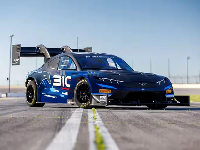 אחרי הטנדר משנה שעברה, בפורד חזרו לתצורה מקובלת יותר... לא שזה משנה ממש