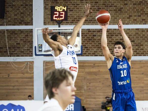 מאייר השאיר את הנבחרת בחיים בהתחלה (FIBA)