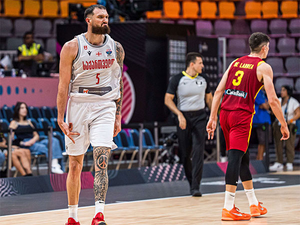 (FIBA)