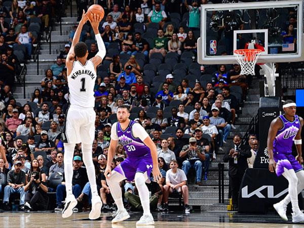 גוף מפלצתי (Photos by Michael Gonzales/NBAE via Getty Images)