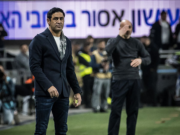 סר אלכס, פנה את הדרך לפליישמן (עודד קרני)