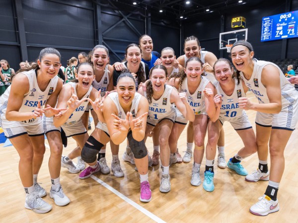 אל תעירו אותן (FIBA)