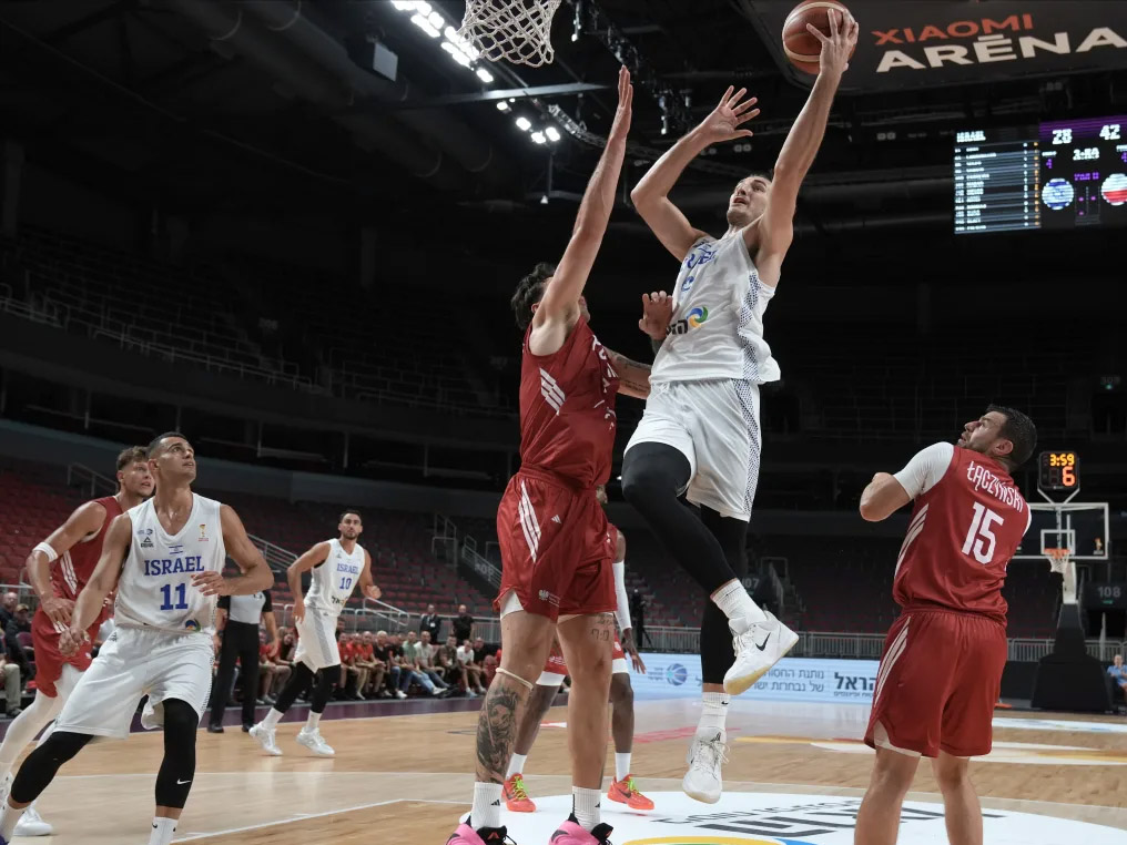 סורקין נקודת האור, שוב (FIBA)