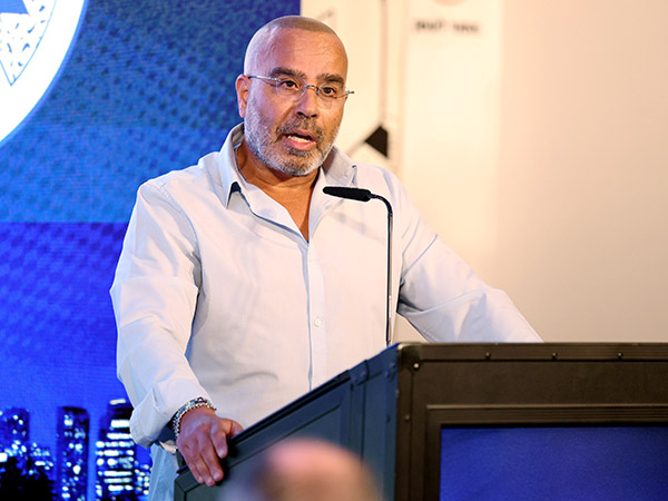 “חילוקי הדעות לא חוצים אותנו“. בן טל (אלן שיבר)