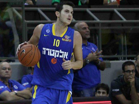 רוצה לשחק כי המאמן מאמין בו. פניני