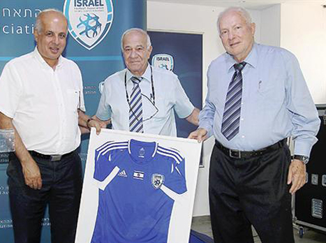 עם לוזון בטקס הפרידה מההתאחדות (אלן שיבר)