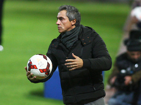 הכדור בידיים שלו. סוזה מחכה למשחק העונה (אלן שיבר)