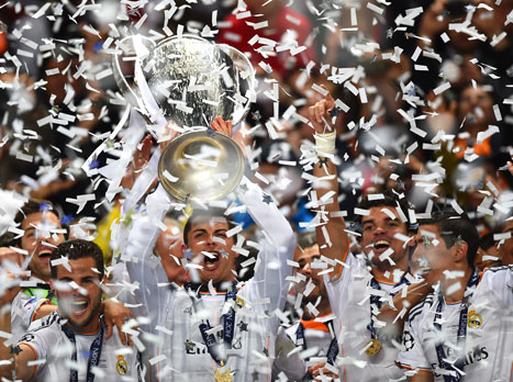 לקינוח, CR7 מניף את גביע אירופה לאלופות. חשבתם שנשכח?