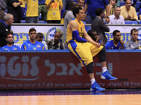בלו. רגעים אחרונים ככדורסלן מקצוען (אלן שיבר)