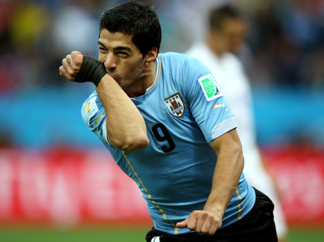 מעלה חיוך עקמומי בזווית הפה (gettyimages)