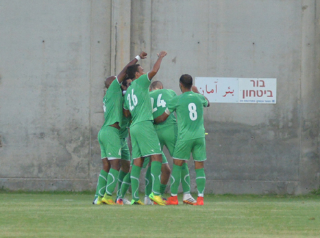 אחי נצרת הישוותה למרות החיסרון המספרי  (צילום: ארנון לוי)