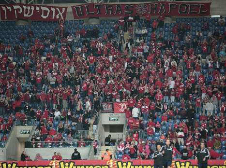 אוהדי הפועל במושבה (עודד קרני)