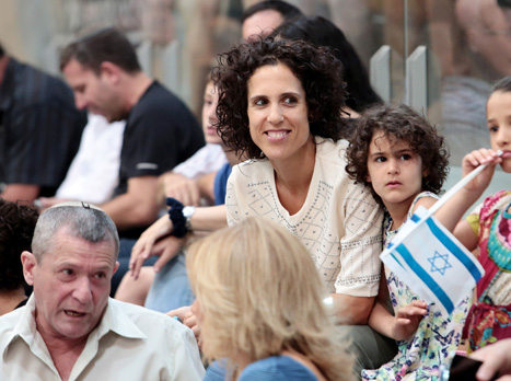 בן אליהו. התאהבה בענף (עודד קרני)
