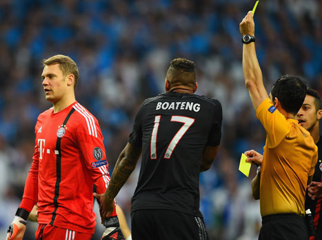 נוייר היה צריך לקבל אדום? (Getty)