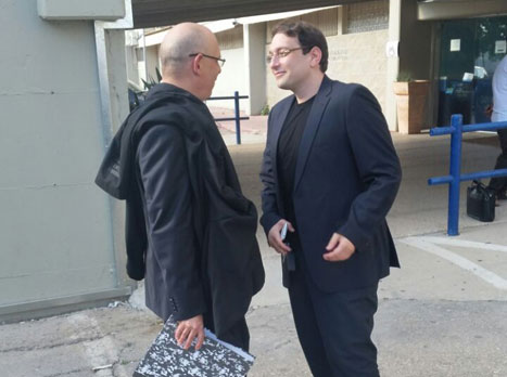 כבירי (מימין) עם פינס לאחר הפגישה