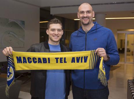 יוגב אוחיון בטוח שהוא ומקל יכולים לשחק (אלן שיבר)