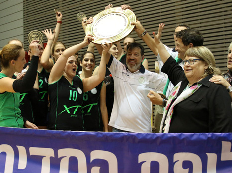 קסל והשחקניות (דב קרייזל, איגוד הכדורעף)