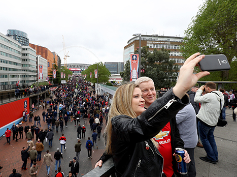 אוהדי יונייטד סיימו את העונה עם חיוך (gettyimages)