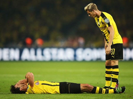 הומלס על הדשא לפני החילוף (Getty)