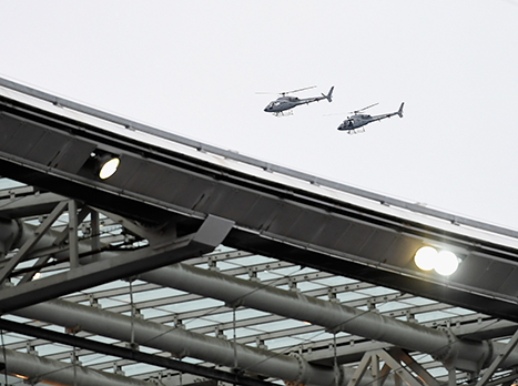 מסוקים חגים מעל הסטאד דה פראנס (gettyimages)