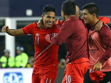 הפרואנים חוגגים (Getty)