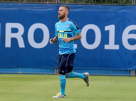 למי שתהה, דה רוסי לא יעשה חשבון לזלאטן על כר הדשא (gettyimages(