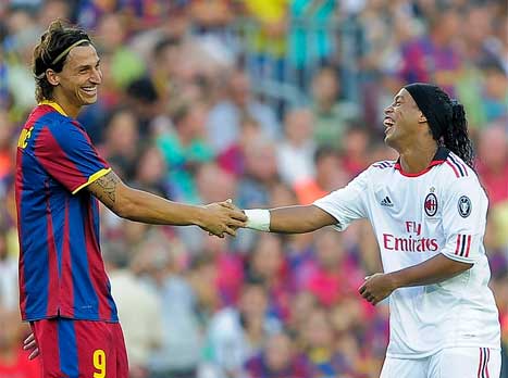 שואו בחדר ההלבשה. רונאלדיניו וזלאטן (Getty)