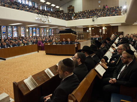 אורח מסתורי בבית הכנסת בלונדון (gettyimages)