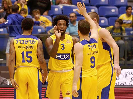 אפילו לא הזיעה. מכבי חוגגת על קרית גת (צילום: אלן שיבר)