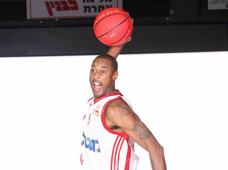 רק האדום של ירושלים נמצא בראש שלו (מתוך: חשבון האינסטגרם של וויל סולומון)