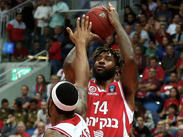 האוול נכנס לעניינים, אבל הפער האיכותי והביצועי מבאיירן עדיין היה ניכר (אלן שיבר)