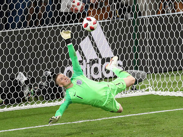 פיקפורד עוצר את הפנדל שניצח לאנגליה את המשחק (getty)