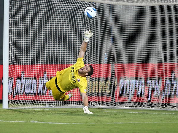 קדוש. עצירה גורלית (אלן שיבר)