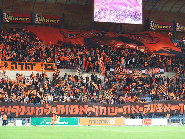 הקהל של בני יהודה סיפק תצוגה וקיבל תמורה (צילום: אלן שיבר)