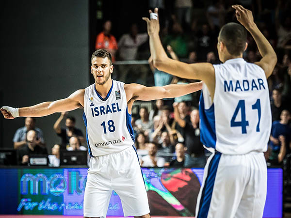 אבל שחקני ישראל ידעו לשמור על היתרון ולעלות לחצי (עודד קרני)