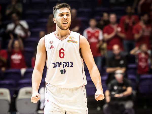 שלשה חשובה שלו בסיום, בלאט (עודד קרני)