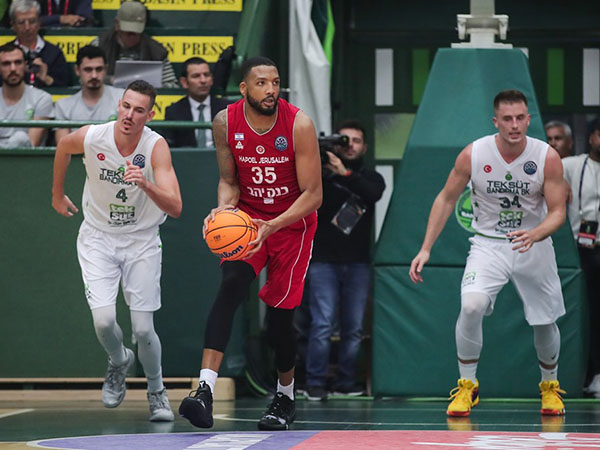 תומאס תרם את שלו (FIBA)