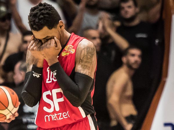 ליונס עצבני (עודד קרני)