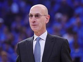 אדם סילבר יוביל לשינוי בשיפוט בליגה? (getty)
