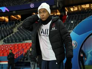 אמבפה נותר מחוץ להרכב לאחר שבוע של מחלה (getty)