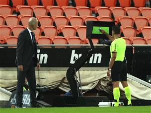 ה-VAR שיחק תפקיד מכריע במחצית הראשונה (Getty)