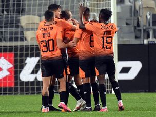 יצליחו לחייך גם מול מכבי חיפה? (צילום: ברני ארדוב)