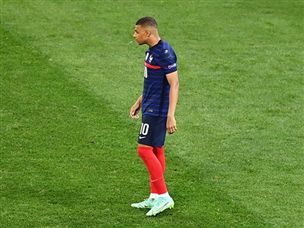 ממי שאמור היה להוביל את צרפת, הפך אמבפה לגיבור הטראגי שלה (GETTY)