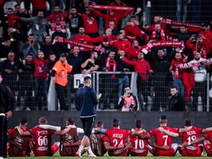 מאושרים עם הקהל (מאור אלקסלסי)