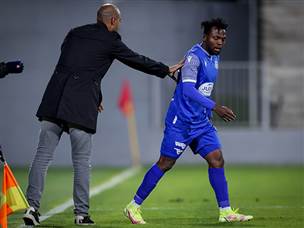 גיא לוזון וג'יימס אדניי. אחד כבש צמד, השני שמע קריאות לפיטוריו (מאור אלקסלסי)