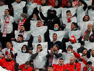 הקהל האדום הגיע בהמוניו והריח משחק גדול (צילום: אלן שיבר)