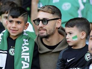 בהיעדרו של אצילי, הירוקים נראו אנמיים מאוד בחלק הקדמי (אלן שיבר)