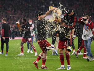 הבירה זרמה באליאנץ ארנה (Getty)