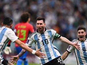 מי אם לא מסי הגיע והקפיץ את האוהדים (GETTY)