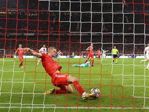 דה ליכט הציל את באיירן במחצית הראשונה (Alex Grimm/Getty Images)